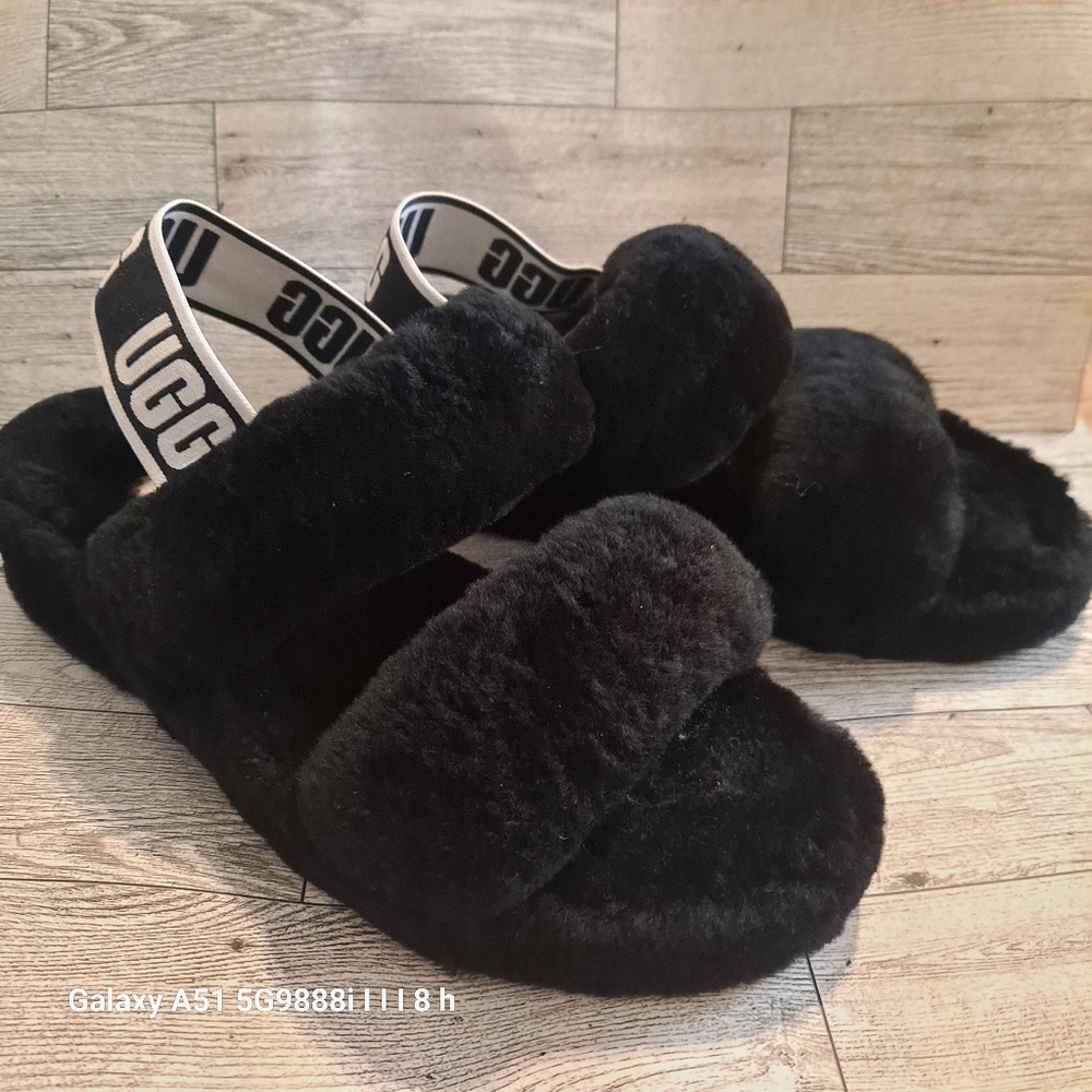 UGG fluff black sandals